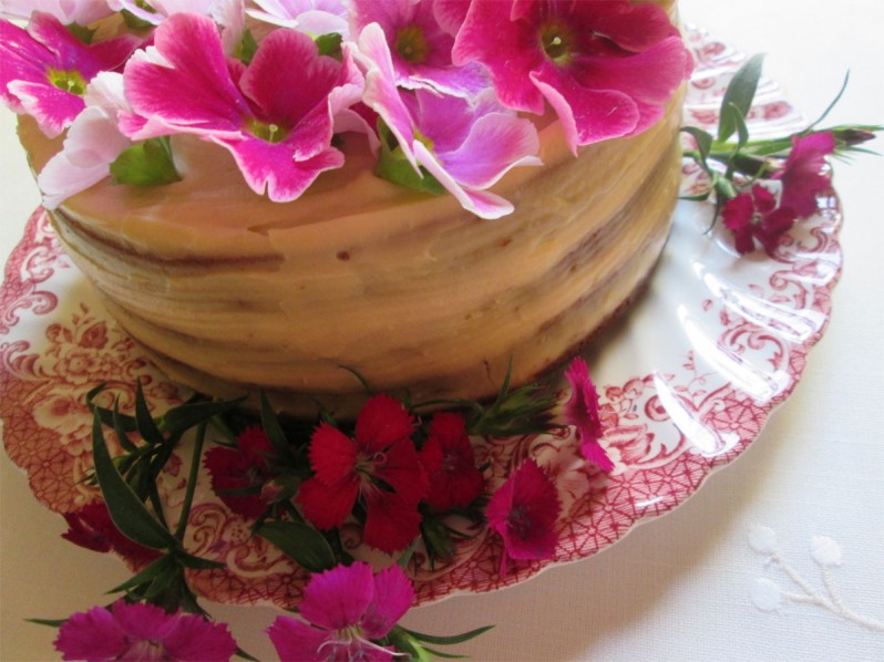 Torta de cumpleaños: de ananá con crema de coco