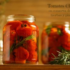 Tomates cherry en conserva de oliva, hierbas y pimienta